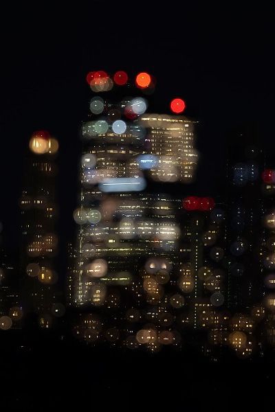 Looney, Hollice 아티스트의 USA-New York New York City skyline at night double exposure작품입니다.